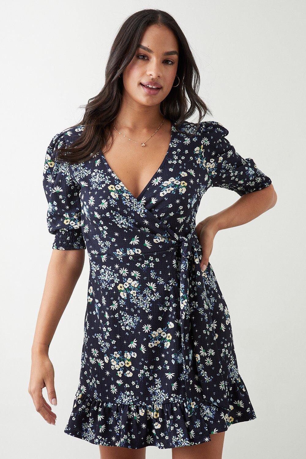 

Темно-синее мини-платье с запахом и принтом Ditsy Dorothy Perkins, темно-синий