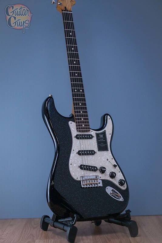 

Электрогитара Fender 70th Anniversary Player Stratocaster Nebula Noir
