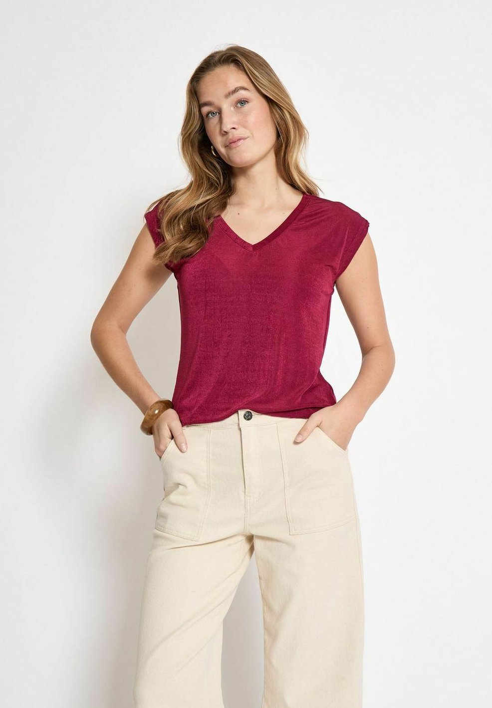 

Базовая футболка BOB SHORTSLEEVE SHIMMER Desires, красный