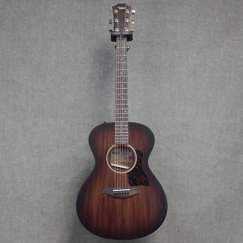 

Акустическая гитара Taylor AD22e