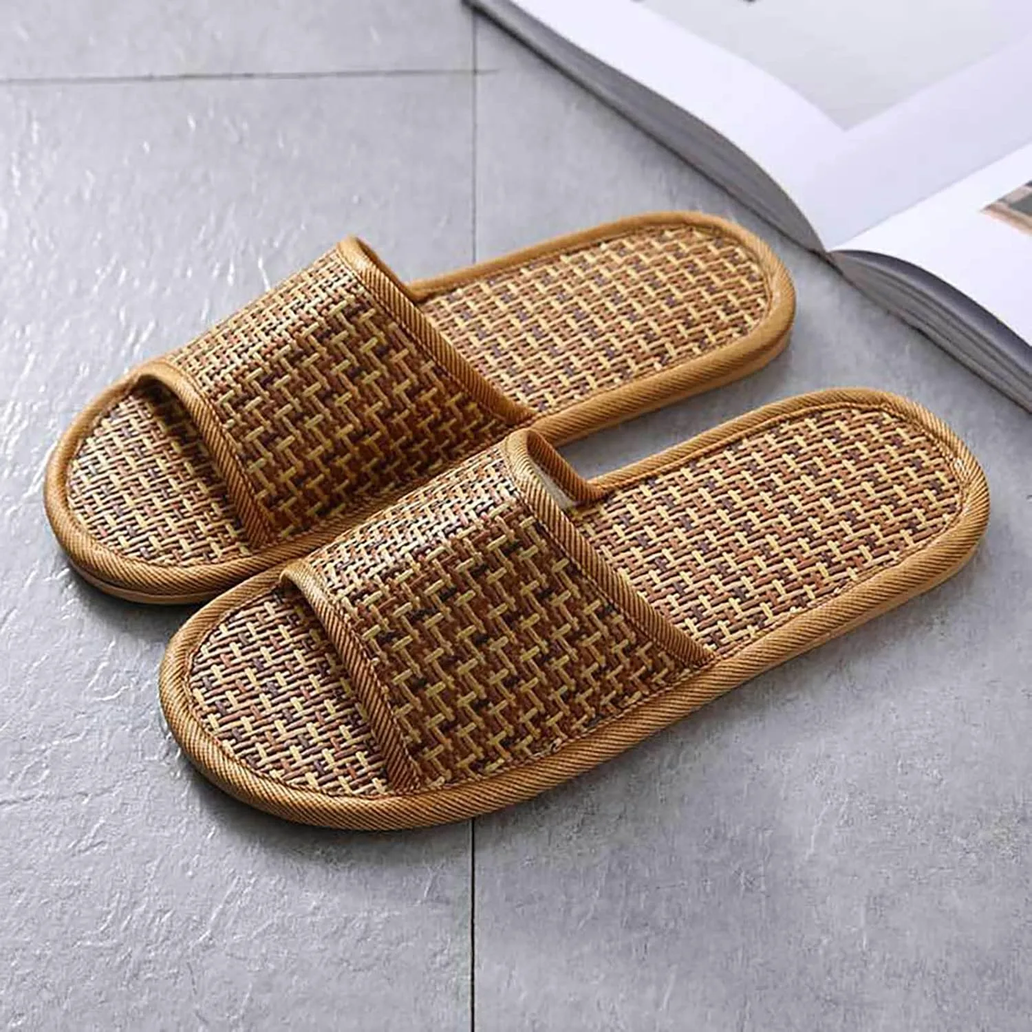 Женские и мужские шлепанцы - это повседневные летние шлепанцы. Для дома и плавания на открытом воздухе подойдут домашние тапочки и сандалии. Удобные тапочки. Для душа есть легкие нескользящие пляжные тапочки Generisch, желтый — фото 4