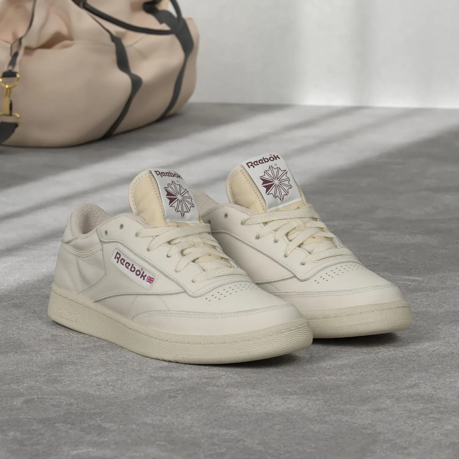 Женские классические нейлоновые кроссовки Reebok, облегающие, на шнуровке, модные, Chalk Alabaster Maroon — фото 2