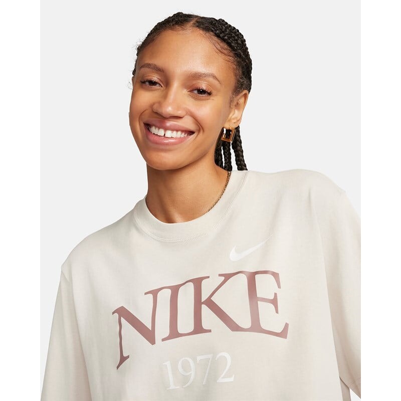 

Женская классическая футболка свободного кроя nsw tee Nike, бежевый