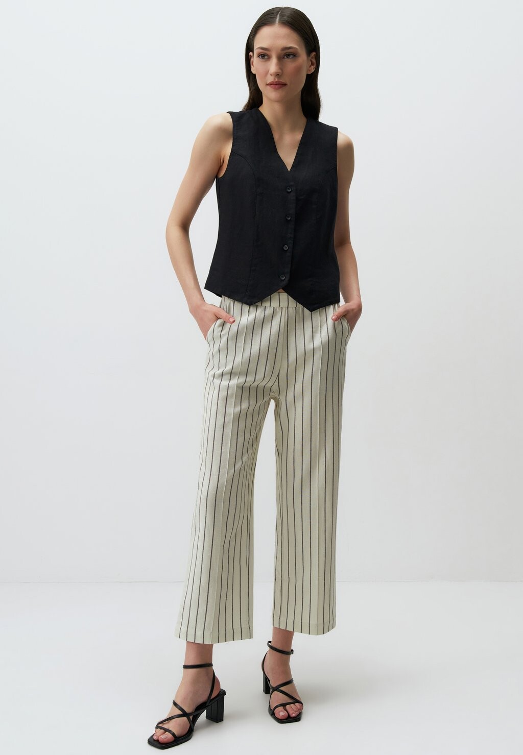 

Жилет V-NECK SLEEVELESS PLAIN Jimmy Key, черный