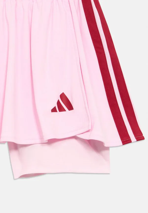Спортивные шорты унисекс house of tiro Adidas Performance, Clear Pink/Active Maroon — фото 3