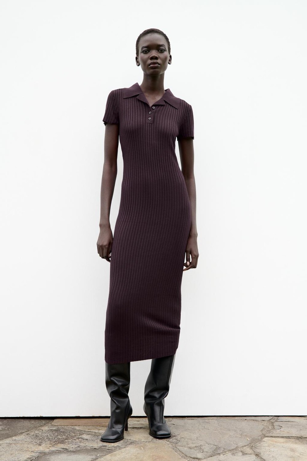 

Длинное трикотажное платье в ребрику ZARA, цвет aubergine