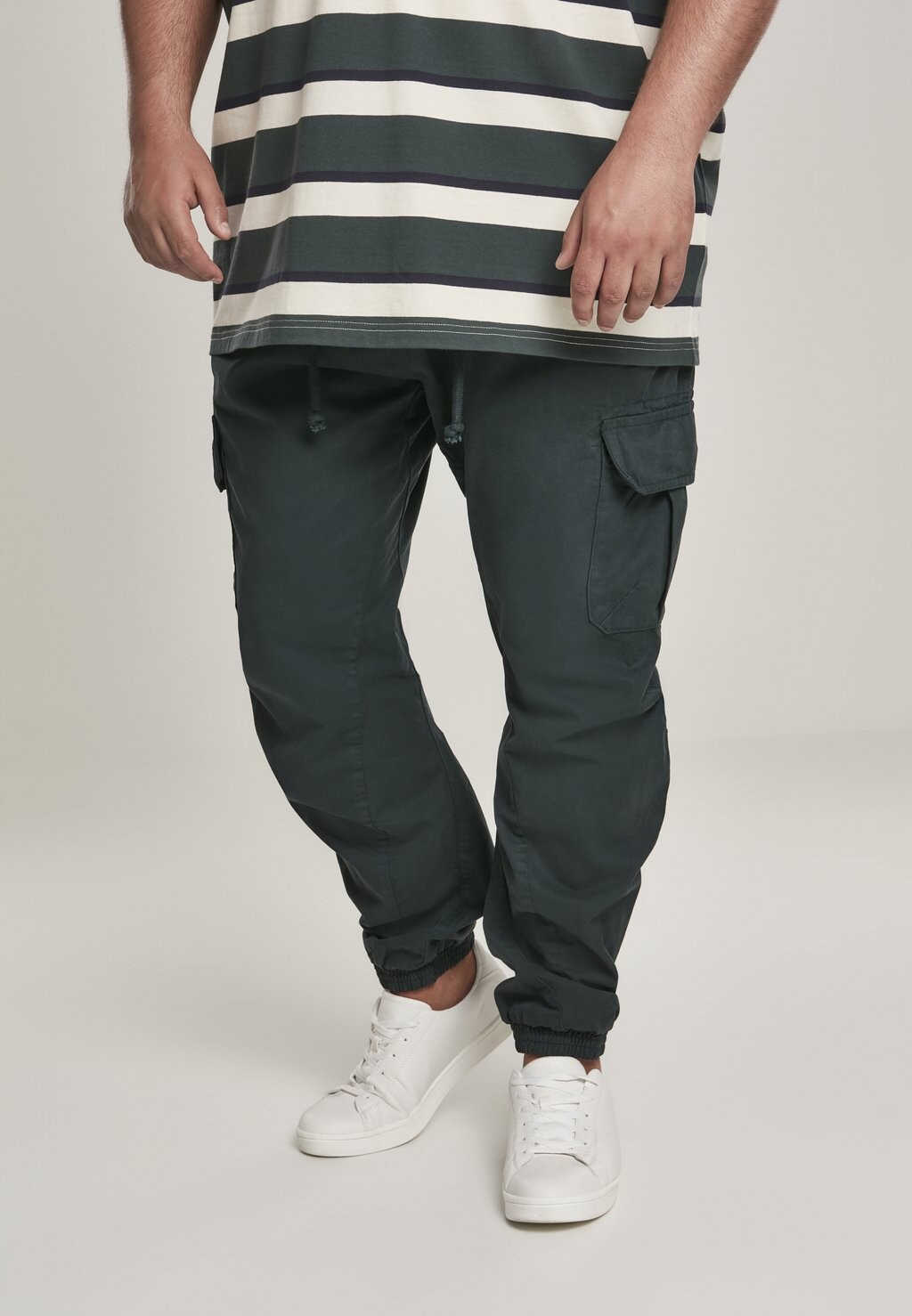 

Брюки карго CARGO JOGGING PANTS Urban Classics, бутылочно-зеленый