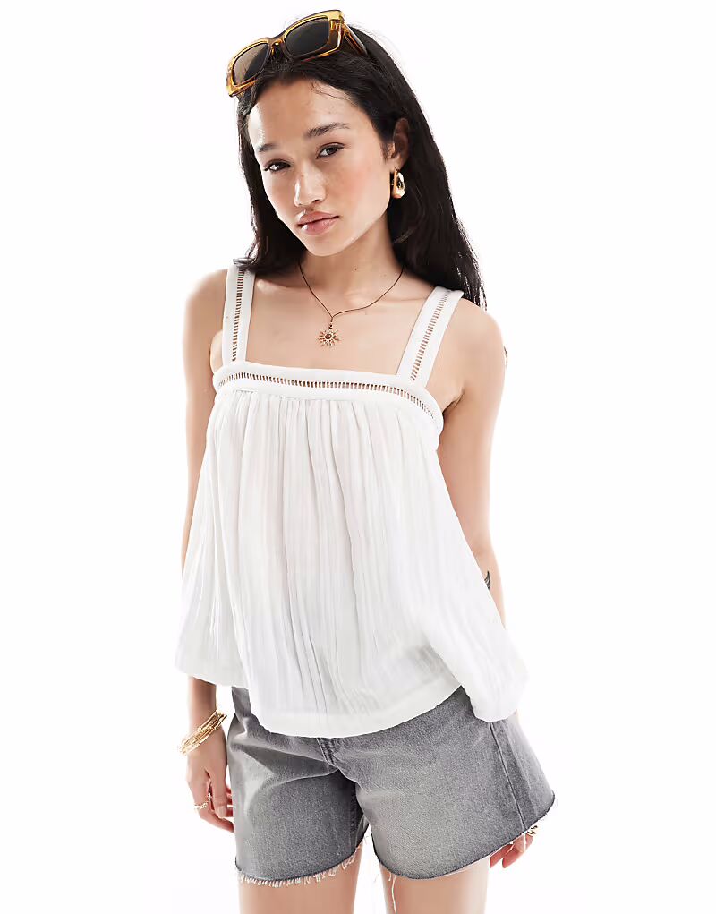 

Топ на бретельках ASOS DESIGN черного цвета с кружевной вставкой и завязками на спине