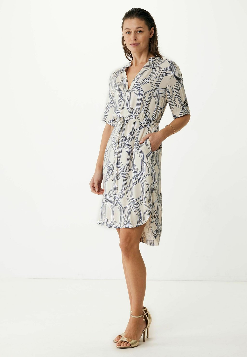 

Повседневное платье SWIRL CHAIN PRINT Mexx, кремовый