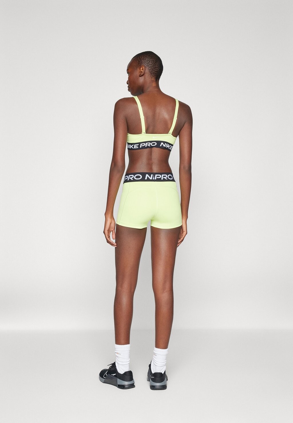 

Тайтсы 365 SHORT Nike, желтый