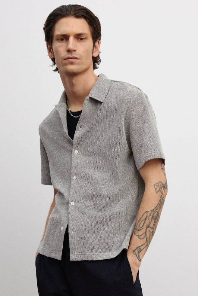 

Рубашка из пике с короткими рукавами, стандартного кроя H&M, коричневый