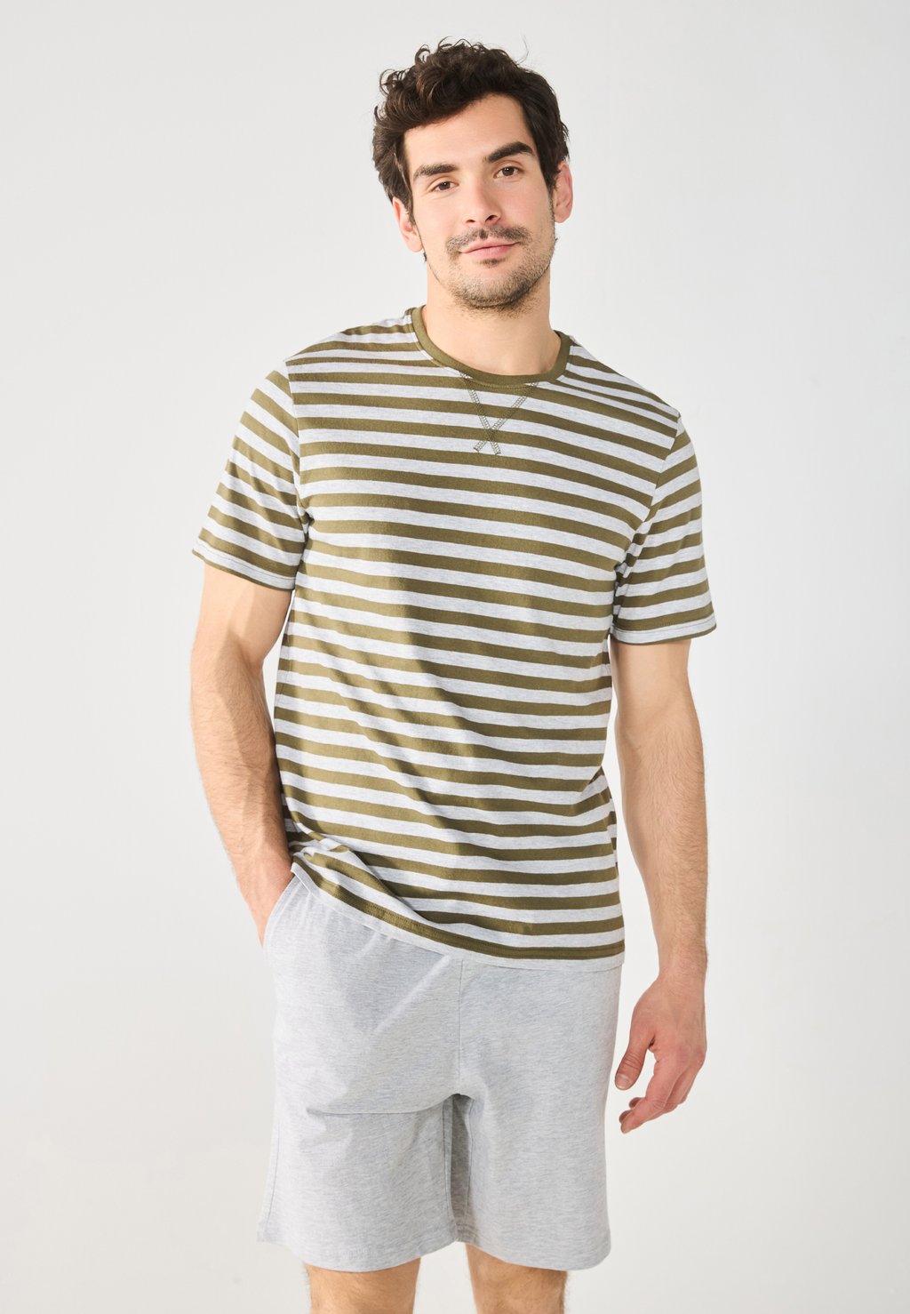 

Пижама SET - Pyjama set Pier One, оливковый