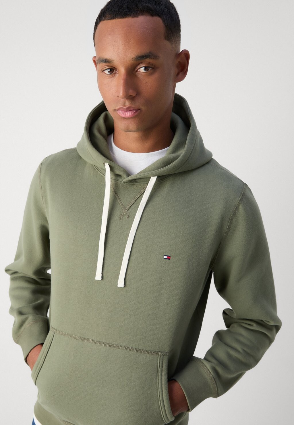 

Толстовка с капюшоном ESSENTIAL HOODY Tommy Hilfiger, темно-зеленый