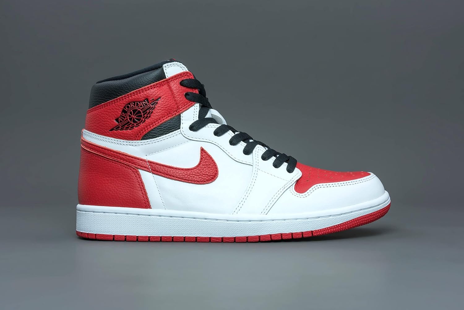 Мужские кроссовки Nike Air Jordan 1 Retro High OG, белый/черный/красный — фото 2
