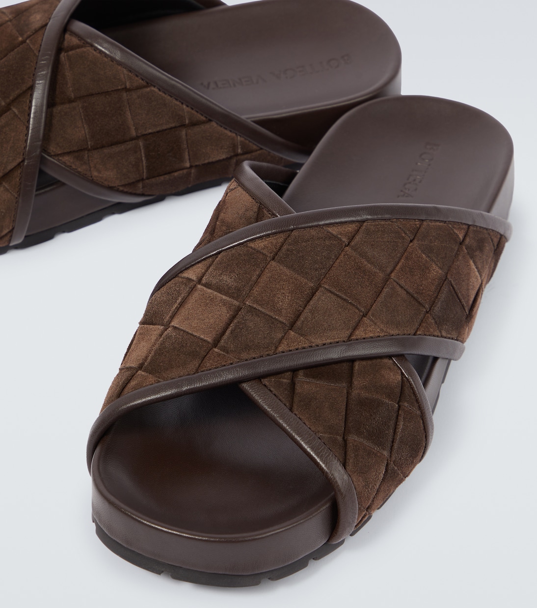 Сланцы Tarik Intrecciato из замши Bottega Veneta, Fondant — фото 3