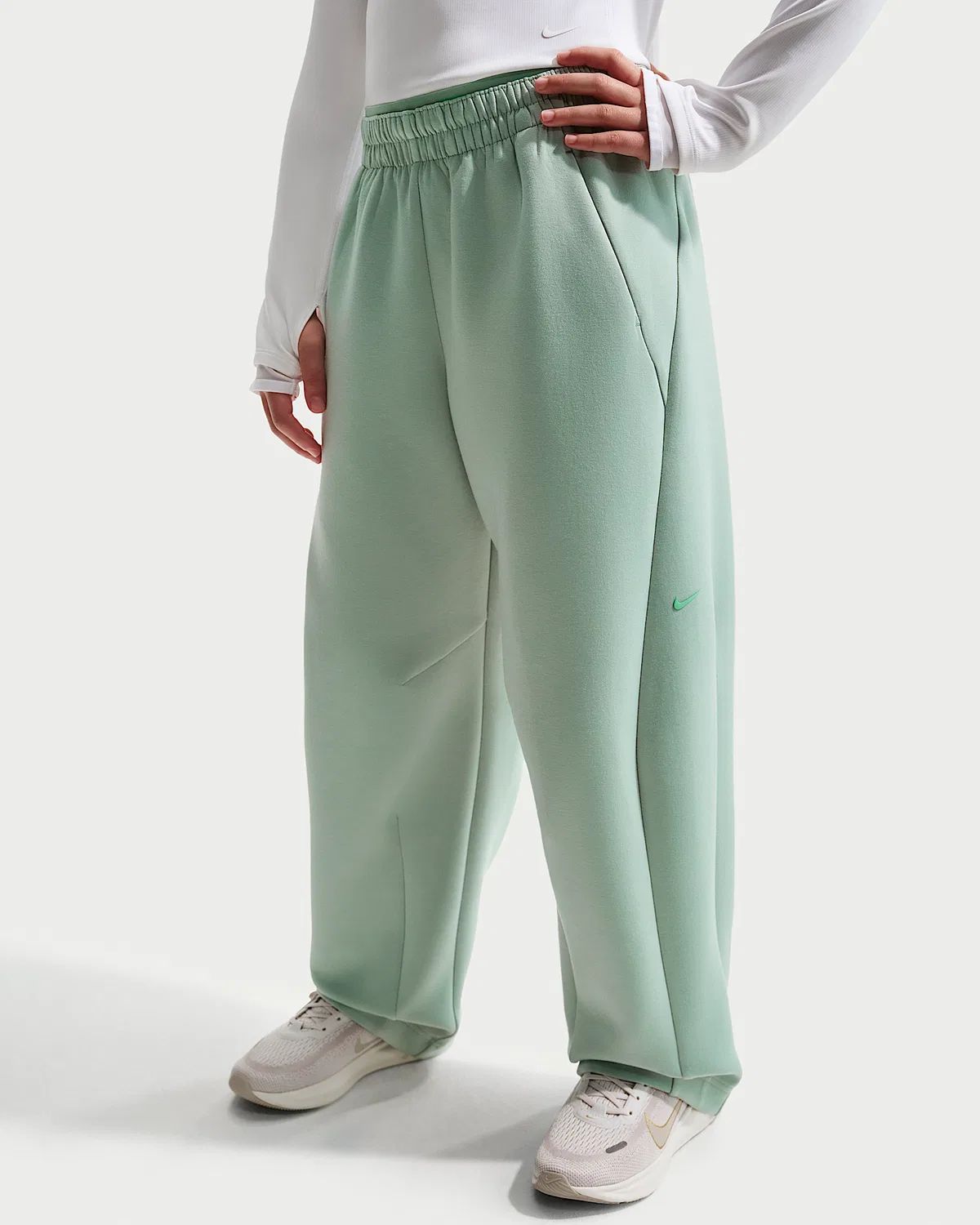 Детские утепленные трикотажные штаны Nike MAVN с высокой посадкой Therma-FIT, Steam/Black/Steam — фото 2