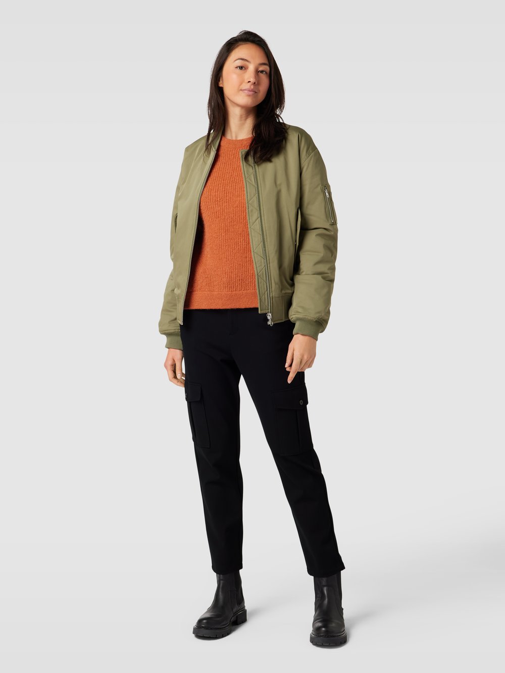 

Брюки из ткани с карманами-карго comma Casual Identity, черный