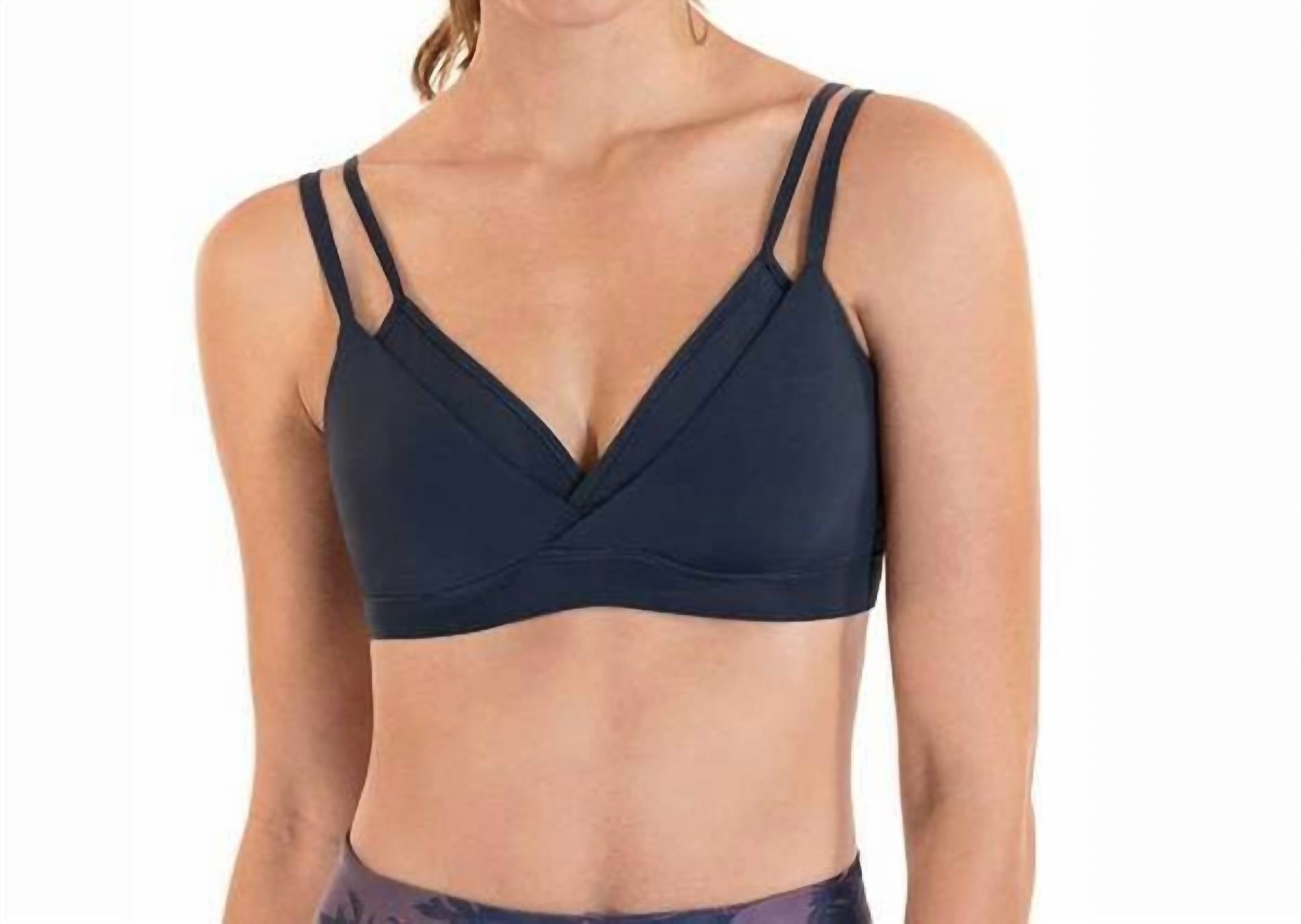 

Спортивный бюстгальтер Vivacity Depth Low Impact в синем цвете MAAJI