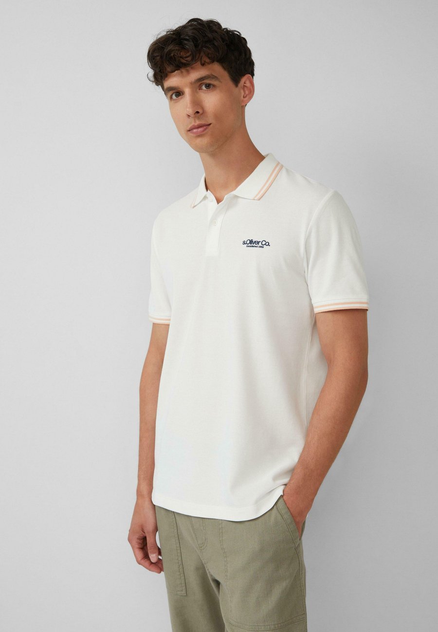 

Поло s.Oliver MIT KONTRASTDETAILS UND LOGO, Weiß/White, Белый, Поло s.Oliver MIT KONTRASTDETAILS UND LOGO, Weiß/White