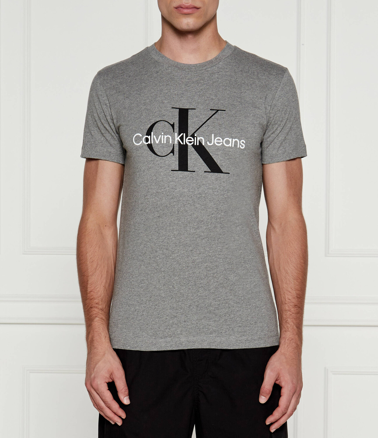 

Футболка CALVIN KLEIN JEANS Slim Fit, серый