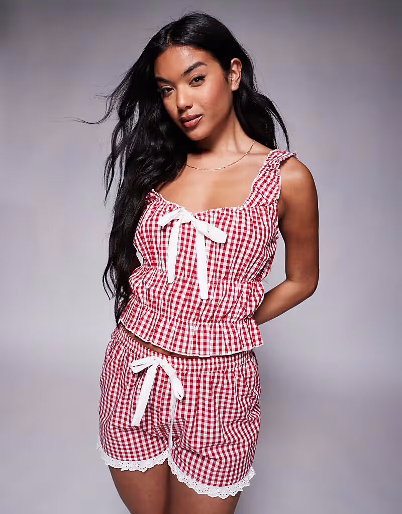

Комплект из топа на бретельках в клетку River Island и короткой домашней одежды красного цвета