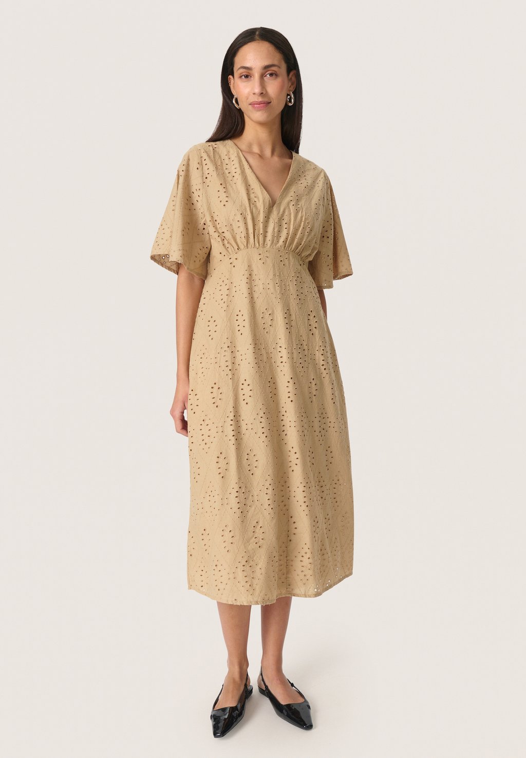 

Повседневное платье JOELLA Soaked in Luxury, бежевый
