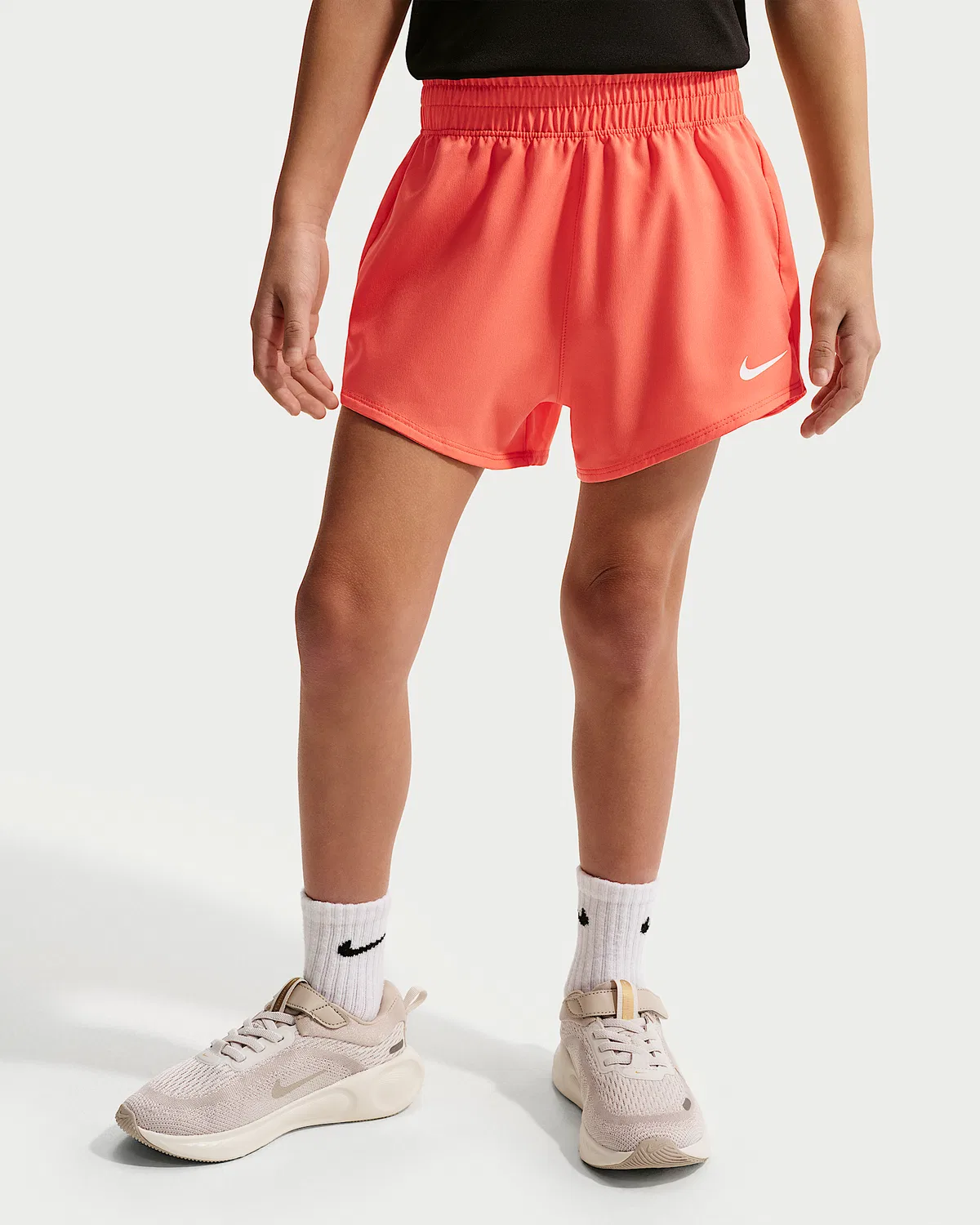 Детские шорты Nike Dri-FIT One Woven, Turf Orange — фото 2