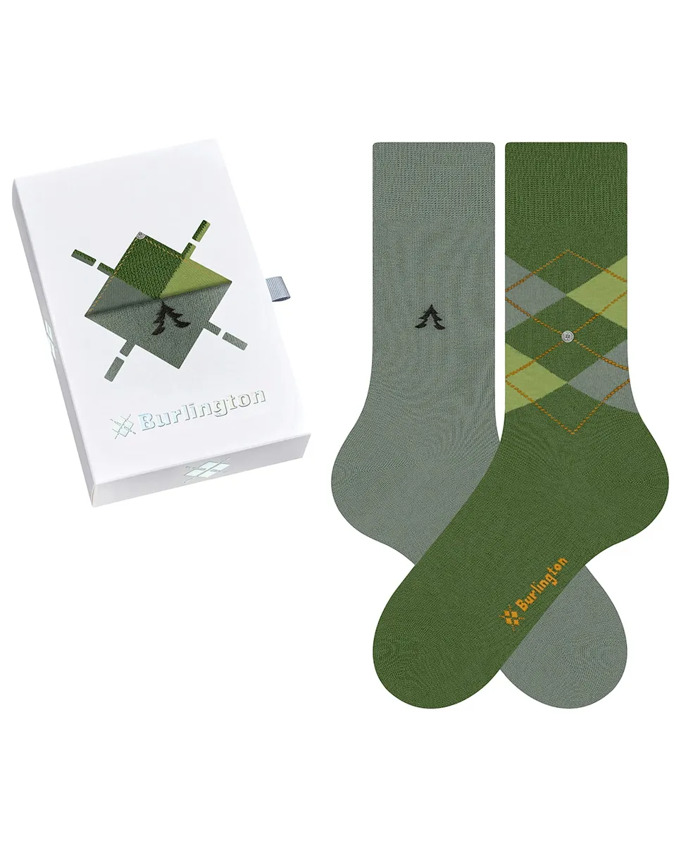 

Подарочная коробка на Рождество: 1 пара носков с ромбами и 1 пара гладких с вышивкой Burlington, зеленый