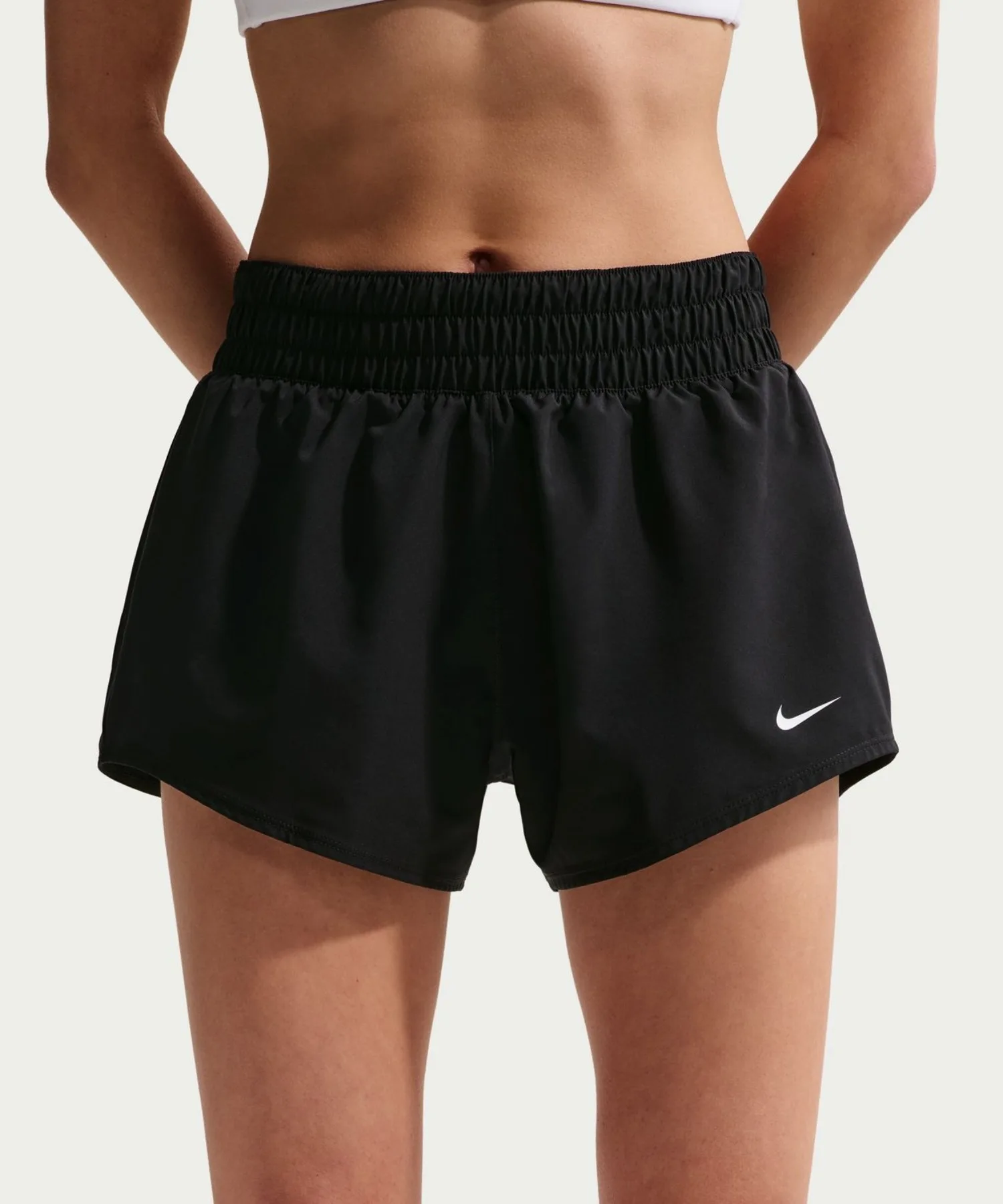Женские шорты Nike Dri-FIT ONE DF MR BR 3-inch черные — фото 2