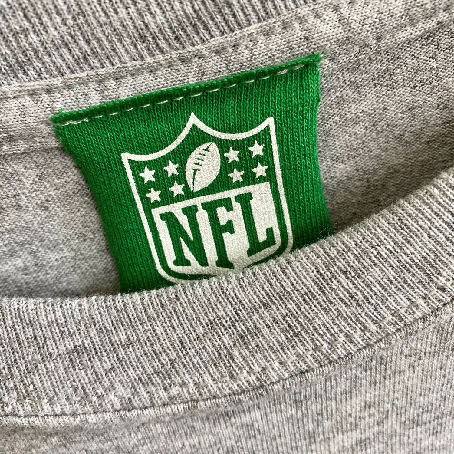 

Мужская футболка Refried Apparel Heathered Black Atlanta Falcons с разрезом