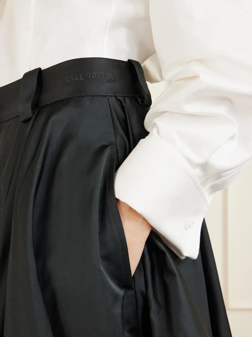Плиссированные атласные шорты BALENCIAGA, черный — фото 4