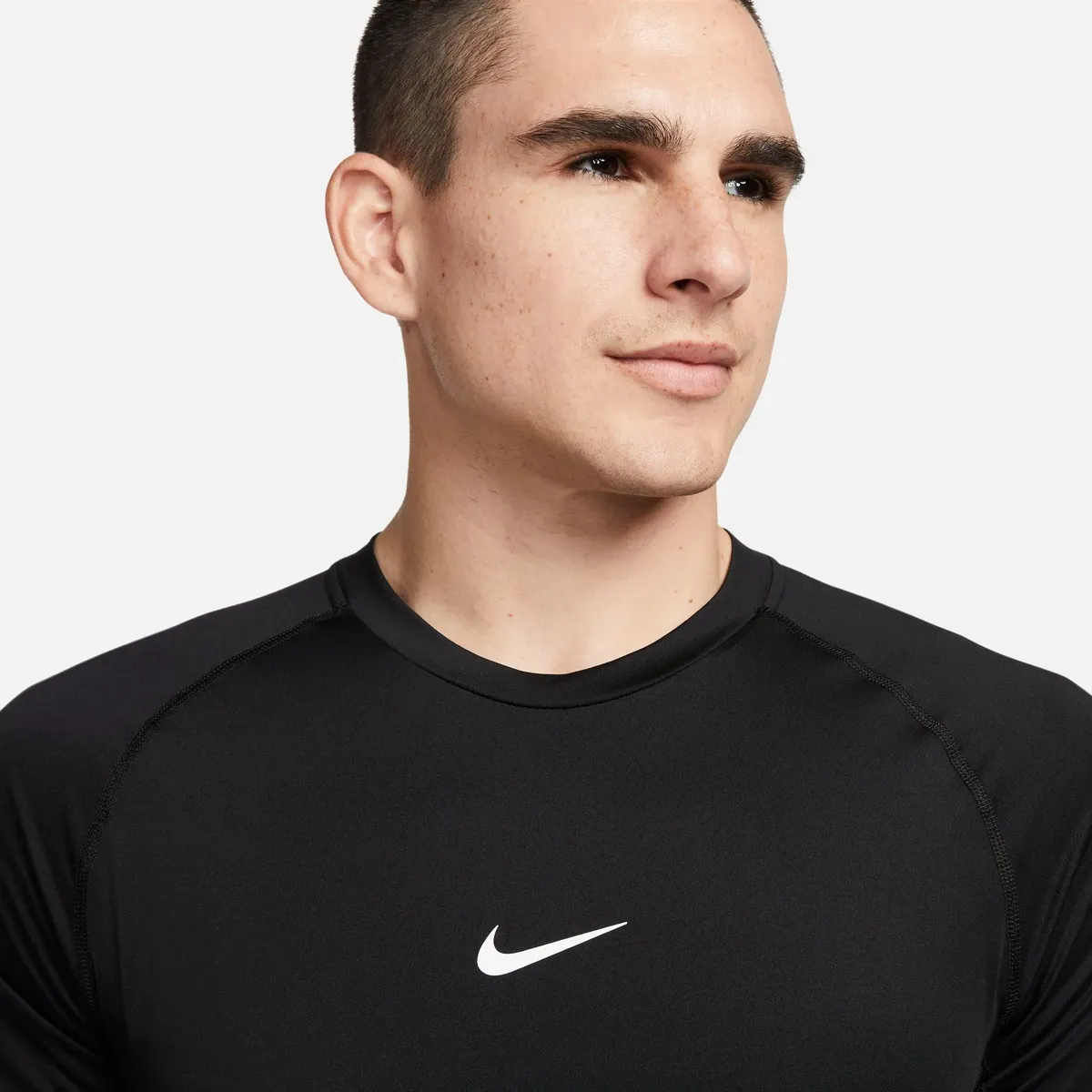 Тренировочная рубашка Nike "PRO DRI-FIT MEN'S SLIM SHORT-SLEEVE TOP", белый — фото 3
