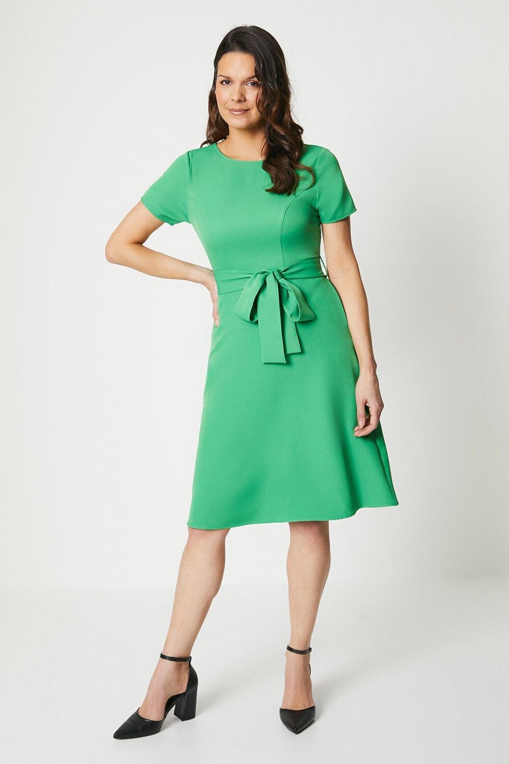 

Миниатюрное расклешенное платье с поясом Debenhams, зеленый