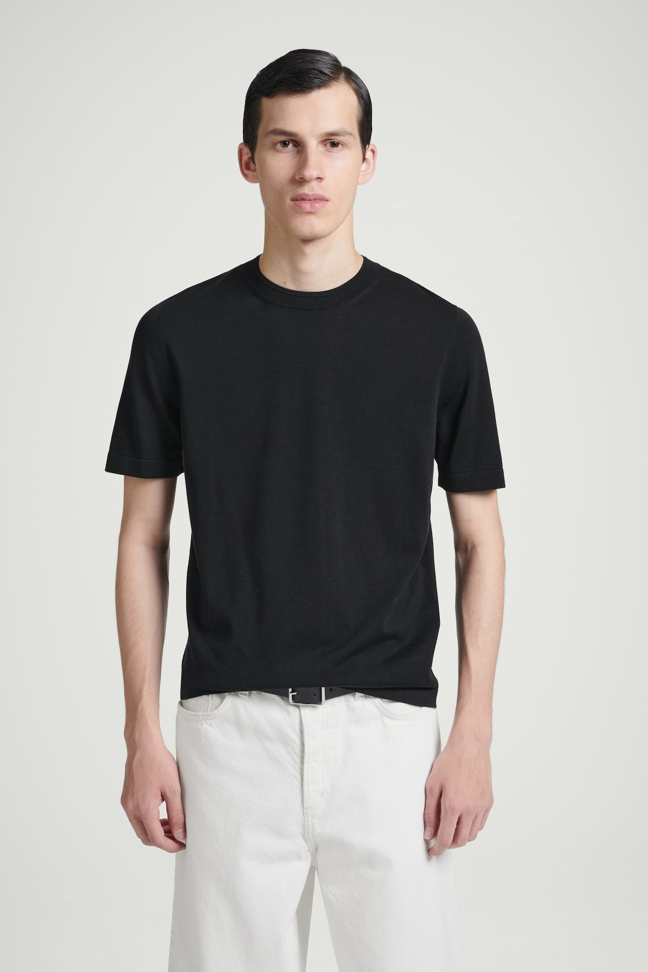 

Трикотажная футболка с шелком-slim fit COS, черный