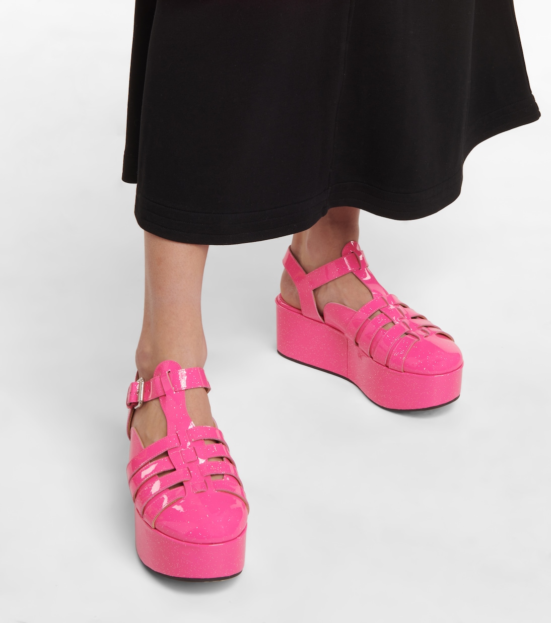 Босоножки на платформе из блестящей лакированной кожи Loewe, Neon Pink — фото 4
