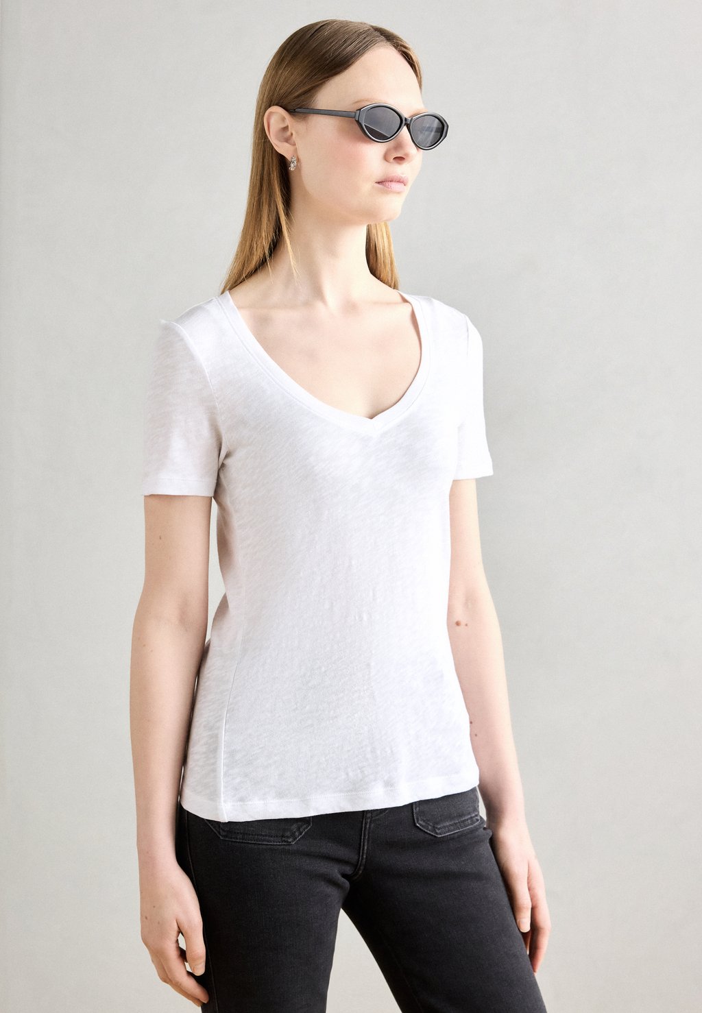 

Базовая футболка SHORT SLEEVE V-NECK Marc O'Polo, белый