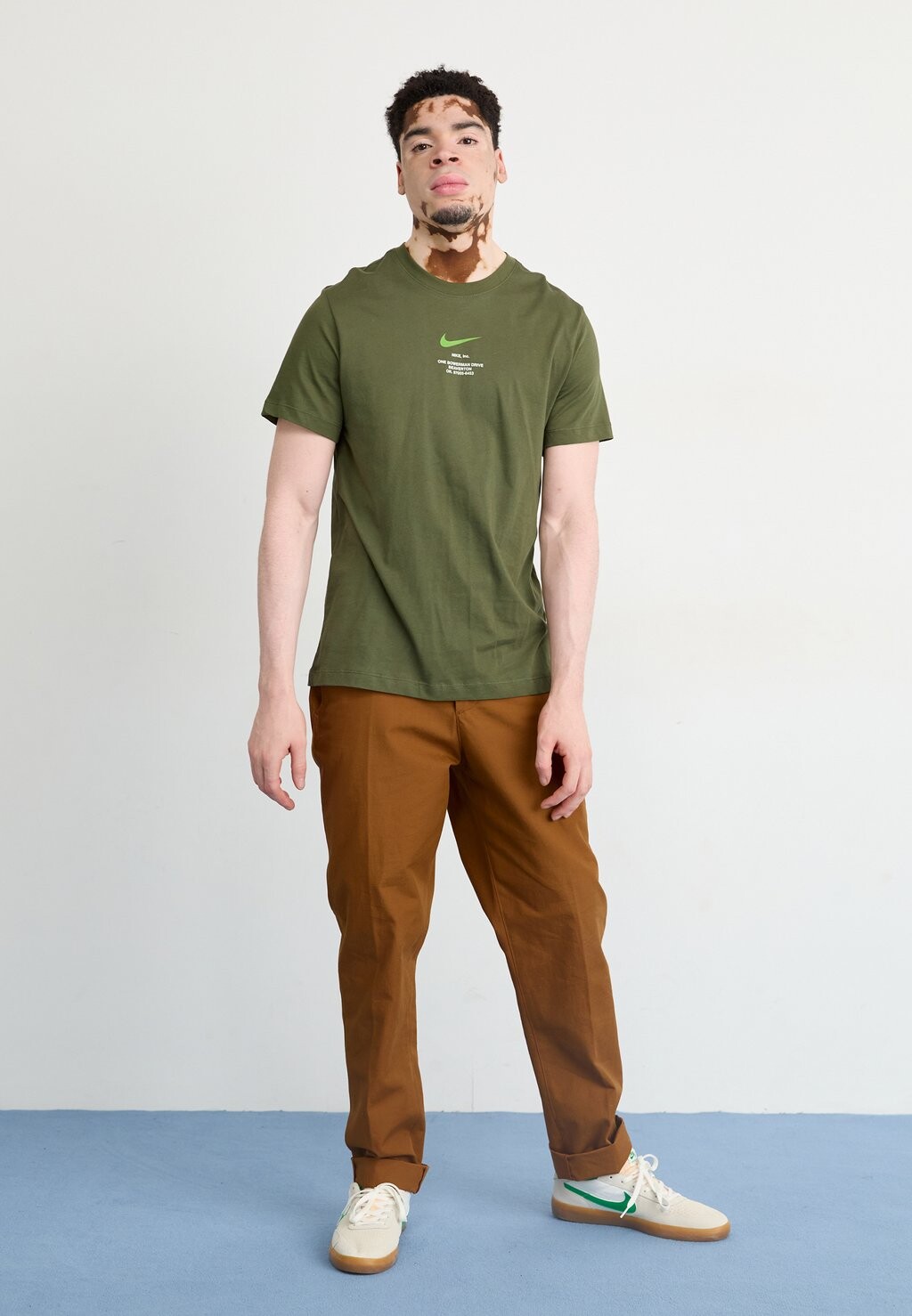 

Футболка с принтом TEE Nike Sportswear, хаки