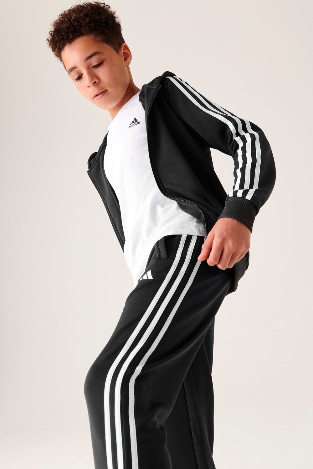 

Адидас беговые штаны adidas, черный