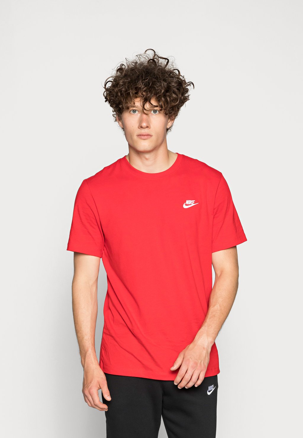 

Базовая футболка CLUB TEE Nike, университетский красный/белый