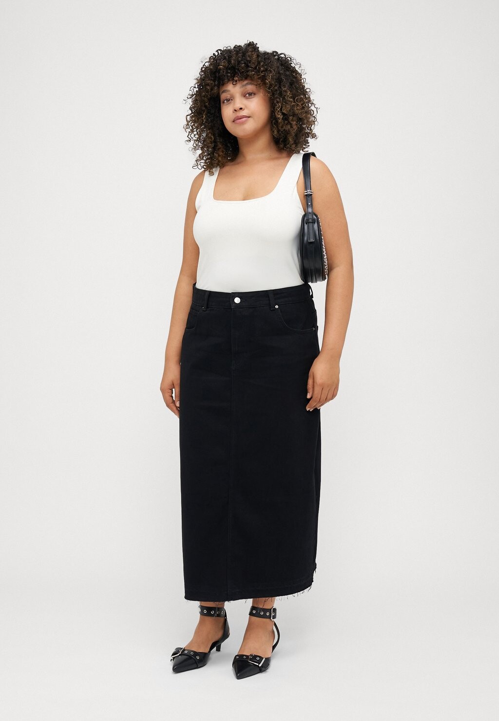 

Юбка из денима CARNELIA MAXI SLIT SKIRT ONLY Carmakoma, черный деним