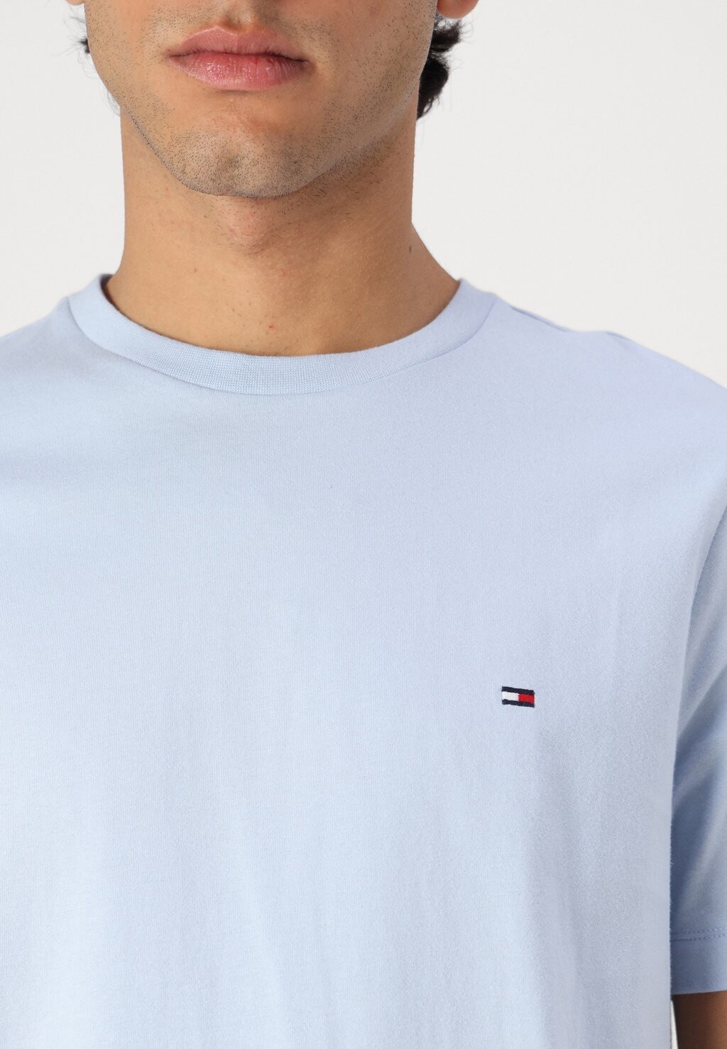 Базовая футболка SEASONAL FIT SOLID TEE Tommy Hilfiger, светло-голубой — фото 4