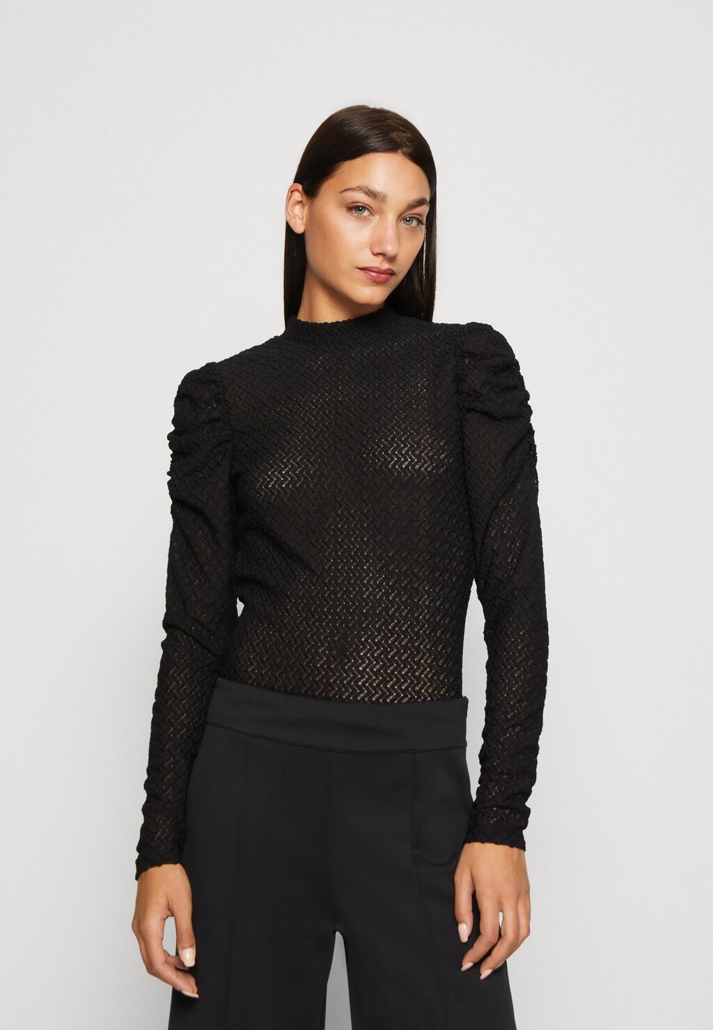 

Футболка с длинным рукавом PCNEIDI HIGH NECK Pieces, черная, Черный, Футболка с длинным рукавом PCNEIDI HIGH NECK Pieces, черная