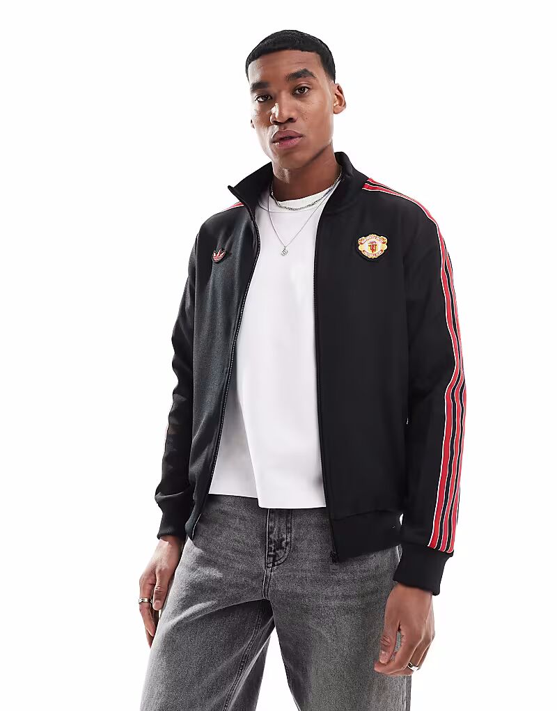 

Куртка Adidas Football Manchester United Icons в черно-красном цвете