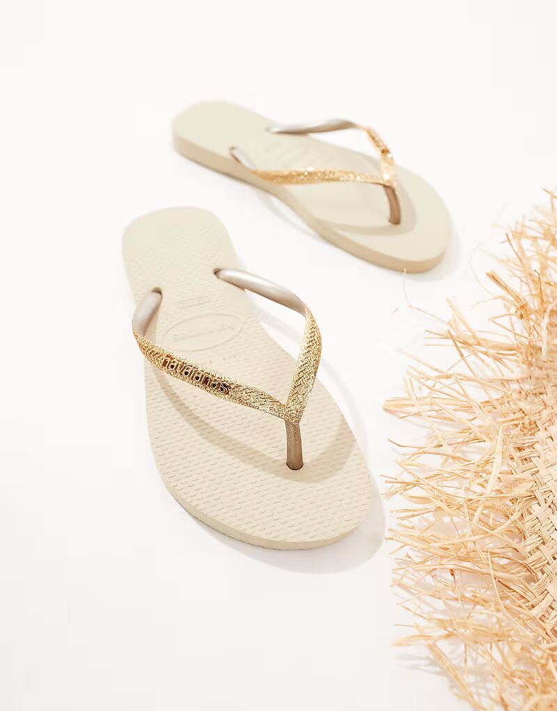 Тонкие блестящие шлепанцы Havaianas золотисто-песочного цвета — фото 2