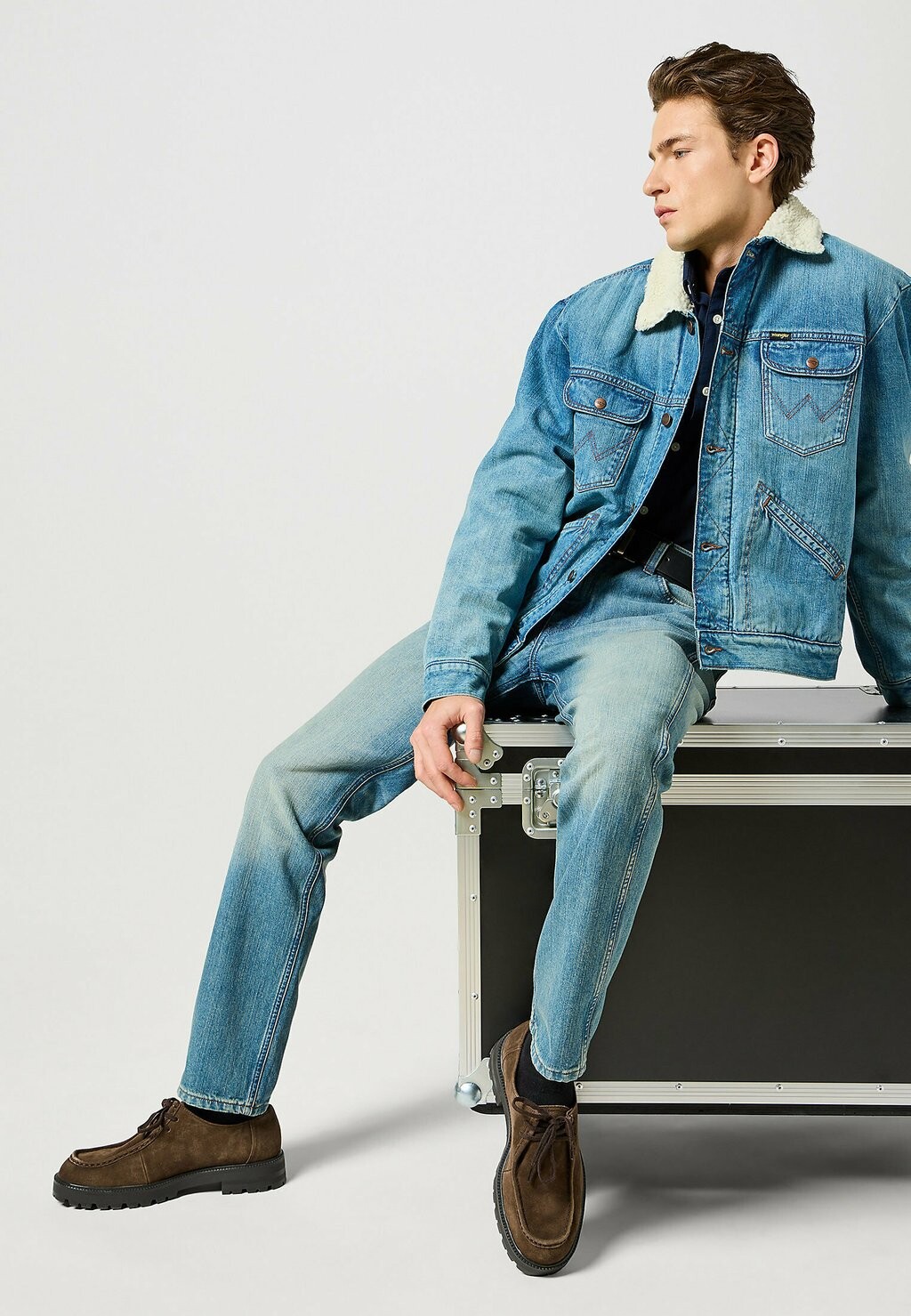 

Джинсовая куртка SHERPA Wrangler, синий деним