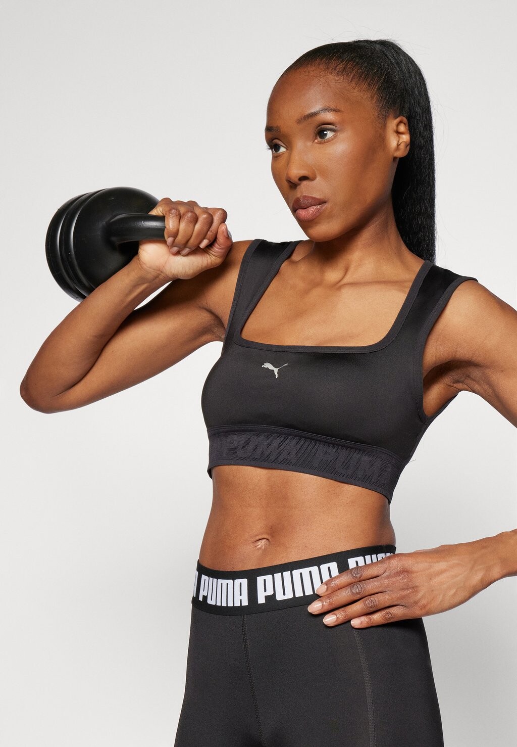 

Легкая поддержка спортивного бюстгальтера MOVE BRA Puma, черный