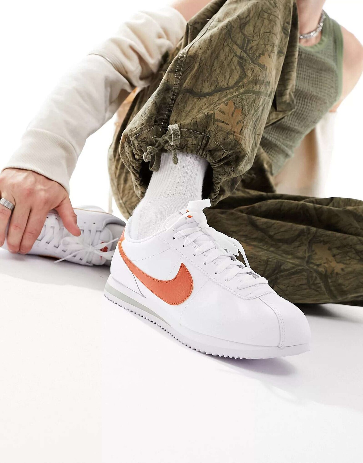 

Белые и красные кроссовки Nike Cortez, Красный;коричневый, Белые и красные кроссовки Nike Cortez