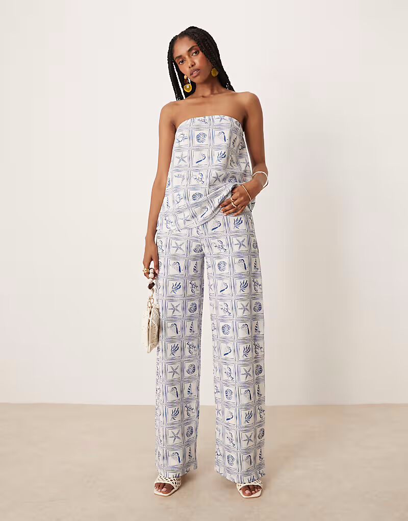 

Широкие брюки ASOS DESIGN с синим принтом ракушек