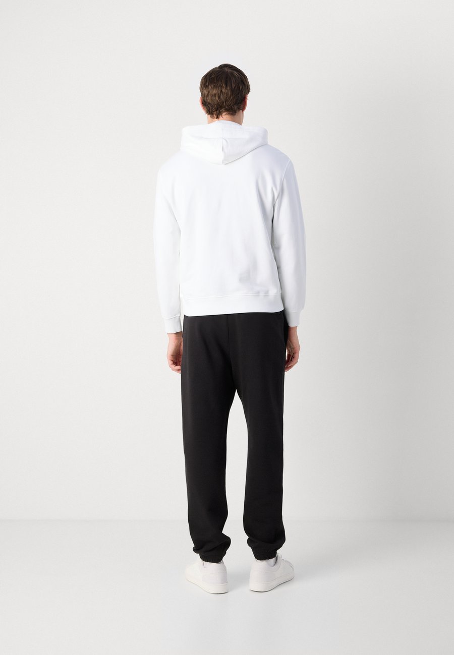 Толстовка Calvin Klein STANDARD LOGO, Bright White/White — фото 4