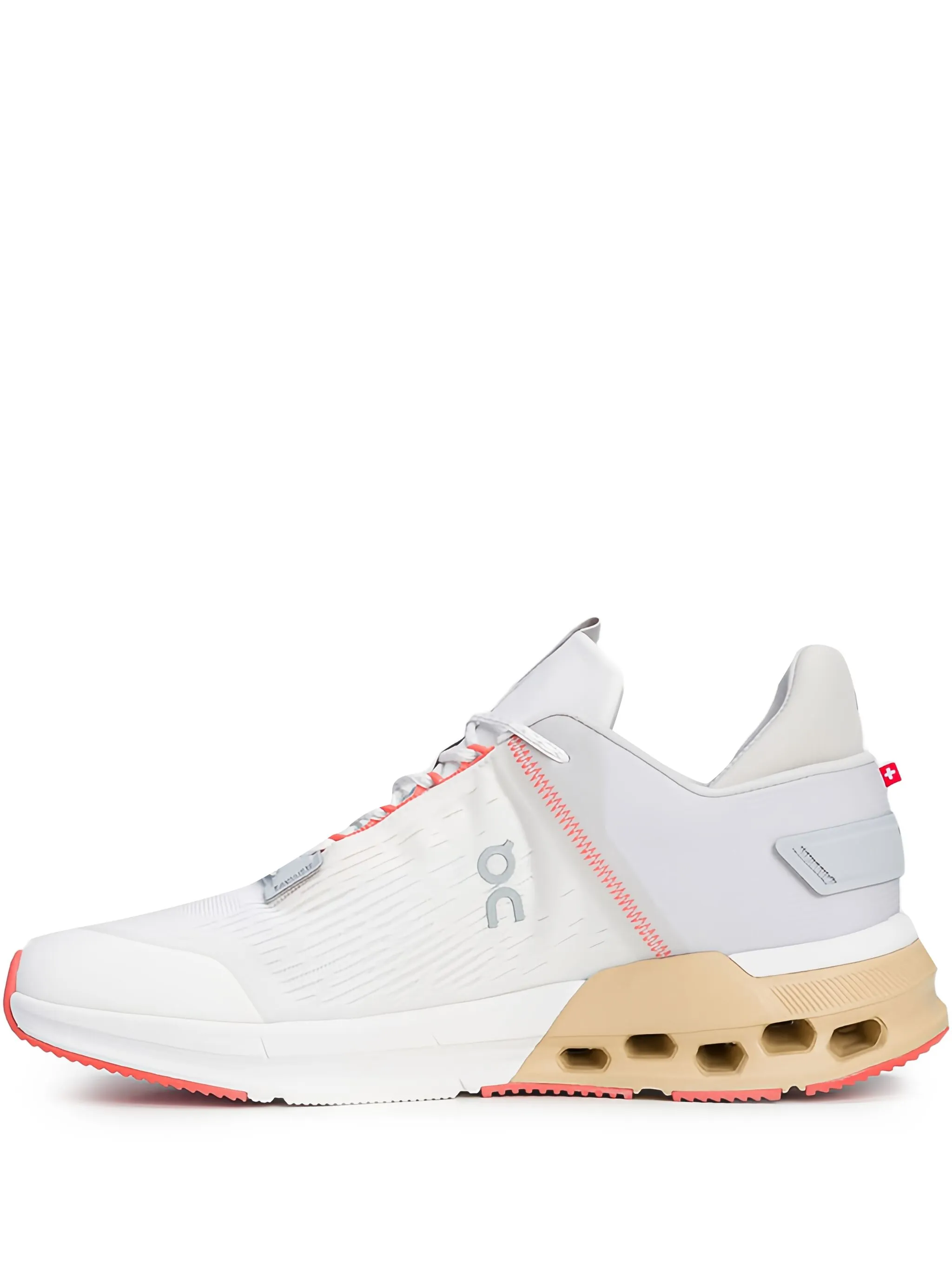 

Кроссовки Cloudnova Flux на шнуровке On Running, белый